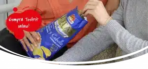 Snack Tosfrit Totitas sabor queso de cabra y cebolla caramelizada siendo compartido